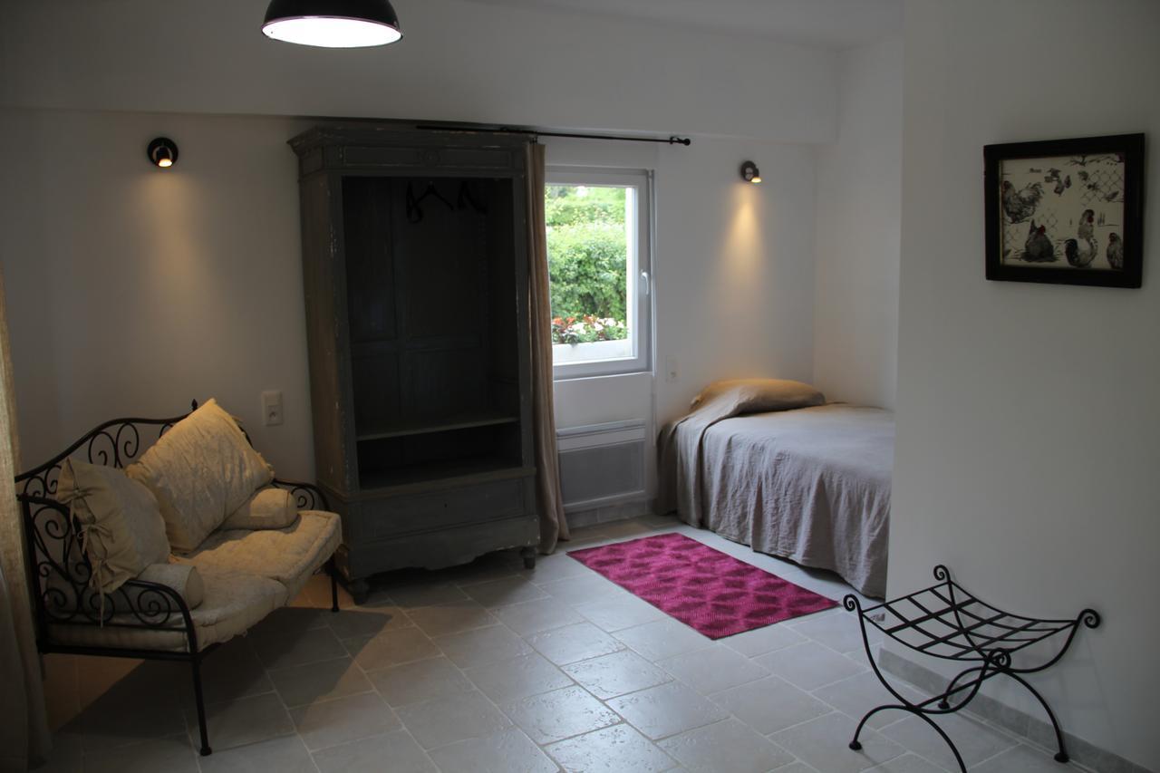 Bed and Breakfast Ferme De La Cacheterie, Fleury-la-Forêt Exteriér fotografie